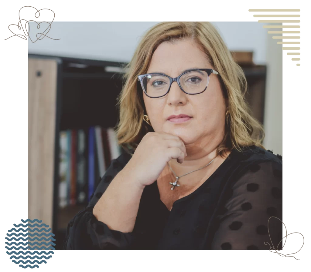Foto da advogada Luciana Sarzedas.